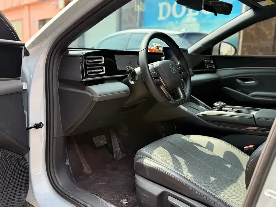 BYD Qin L Qin L 2025 DM-i Intelligent Driving Edition 80KM Leading Edition 2026 — миниатюра 3
