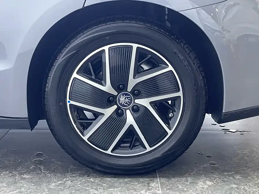 BYD Qin L Qin L 2025 DM-i Intelligent Driving Edition 120KM Leading Edition 2025 — миниатюра 3