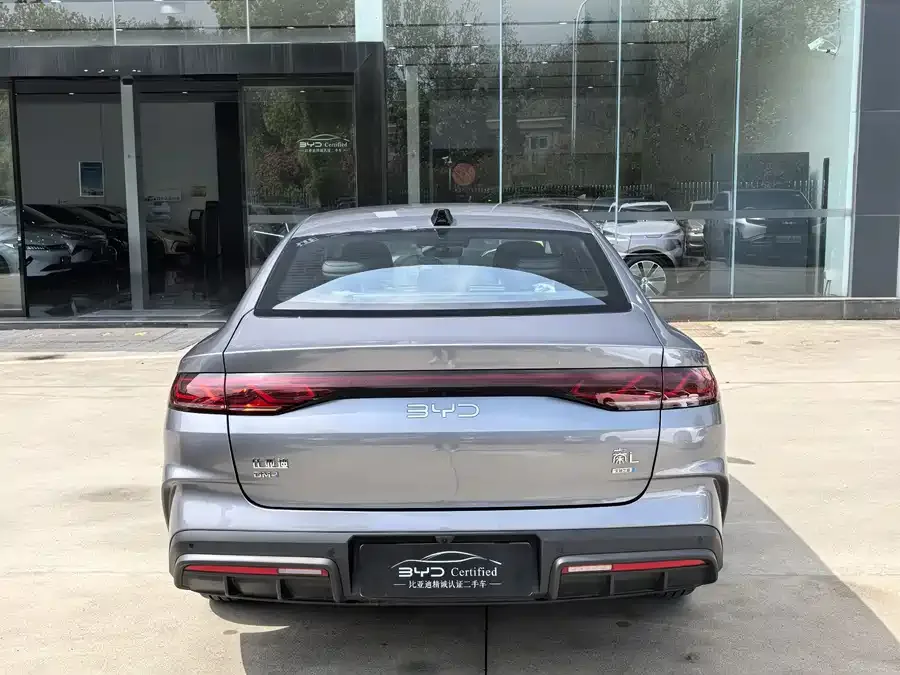 BYD Qin L Qin L 2025 DM-i Intelligent Driving Edition 80KM Leading Edition 2025 — миниатюра 2