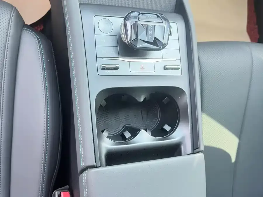 BYD Qin L Qin L 2025 DM-i Intelligent Driving Edition 80KM Leading Edition 2025 — миниатюра 3