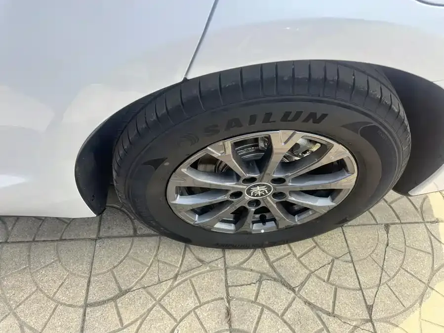 BYD Qin L Qin L 2025 DM-i Intelligent Driving Edition 80KM Leading Edition 2025 — миниатюра 4