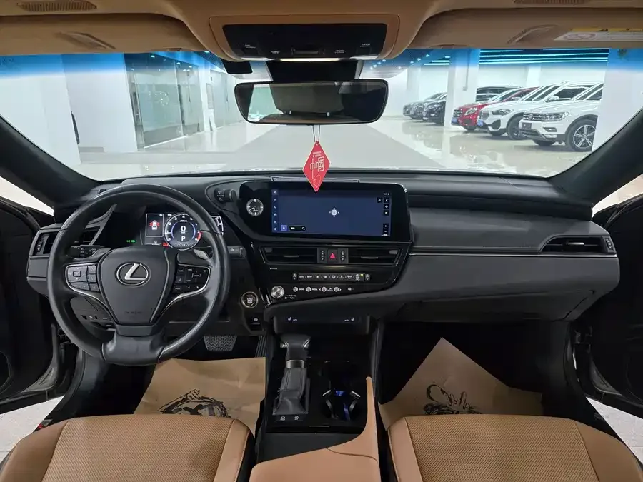 Lexus ES 2024 200 Premium Edition 2024 — миниатюра 2