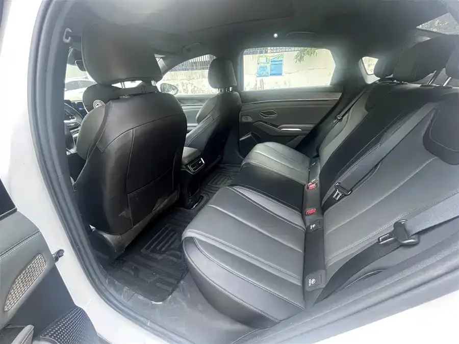 BYD Qin L Qin L 2024 DM-i 120KM Leading Edition 2024 — миниатюра 2