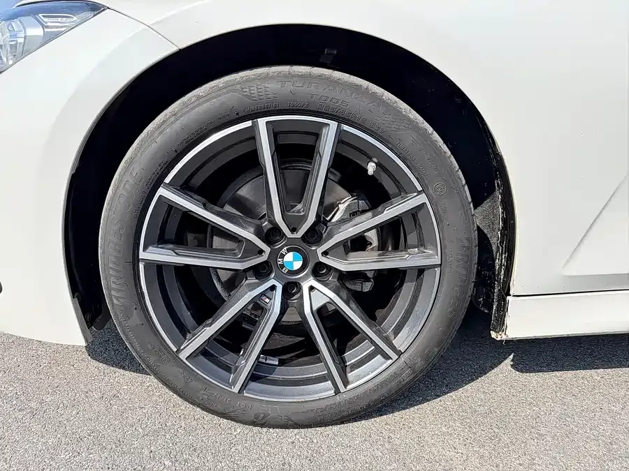 BMW 3 series BMW 3 Series 2024 320Li M Sport Package 2024 — миниатюра 2