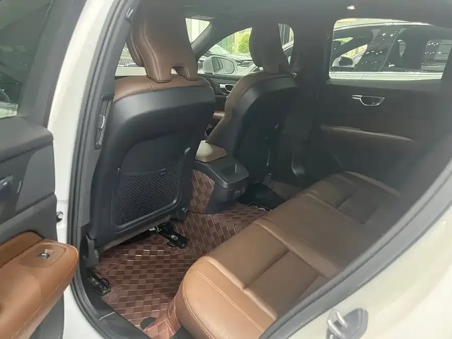 Volvo S60 2023 B4 Zhiyi Luxury Edition 2022 — миниатюра 2