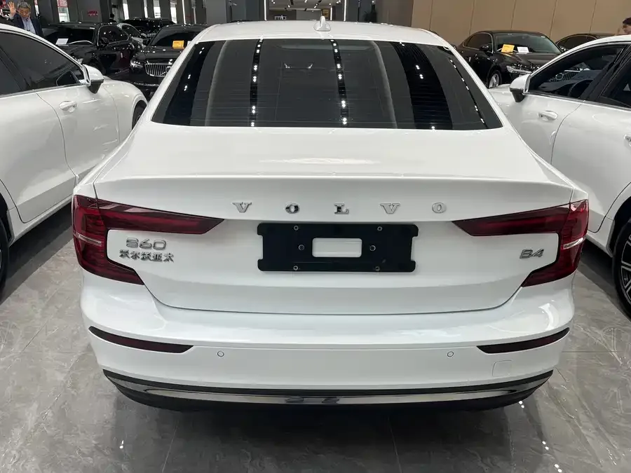 Volvo S60 2023 B4 Zhiyi Luxury Edition 2022 — миниатюра 3