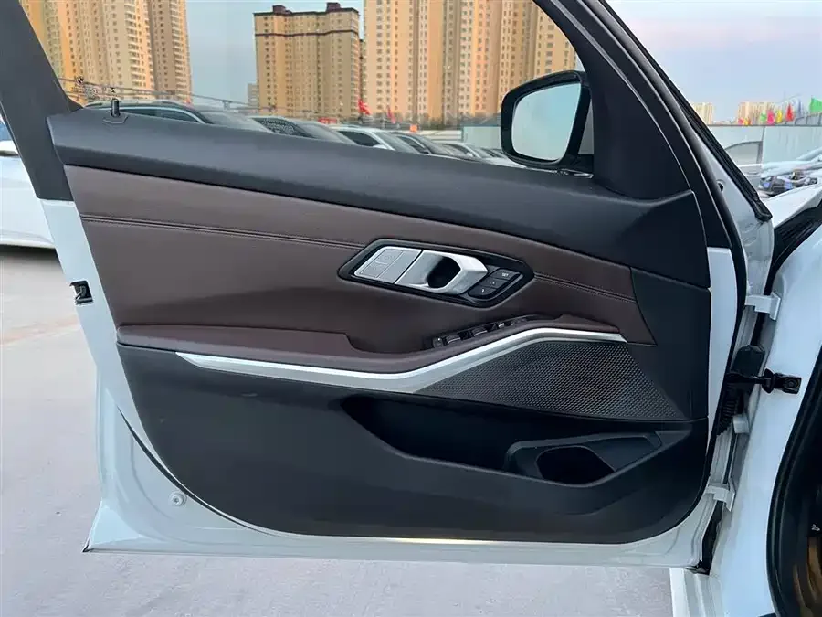 BMW 3 series BMW 3 Series 2022 facelift 320Li M Sport package 2022 — миниатюра 3