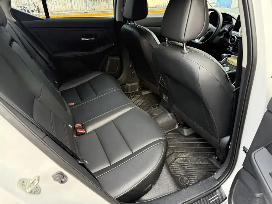 Nissan Sylphy 2026 Sylphy 1.6L CVT Enjoy Edition 2025 — миниатюра 3