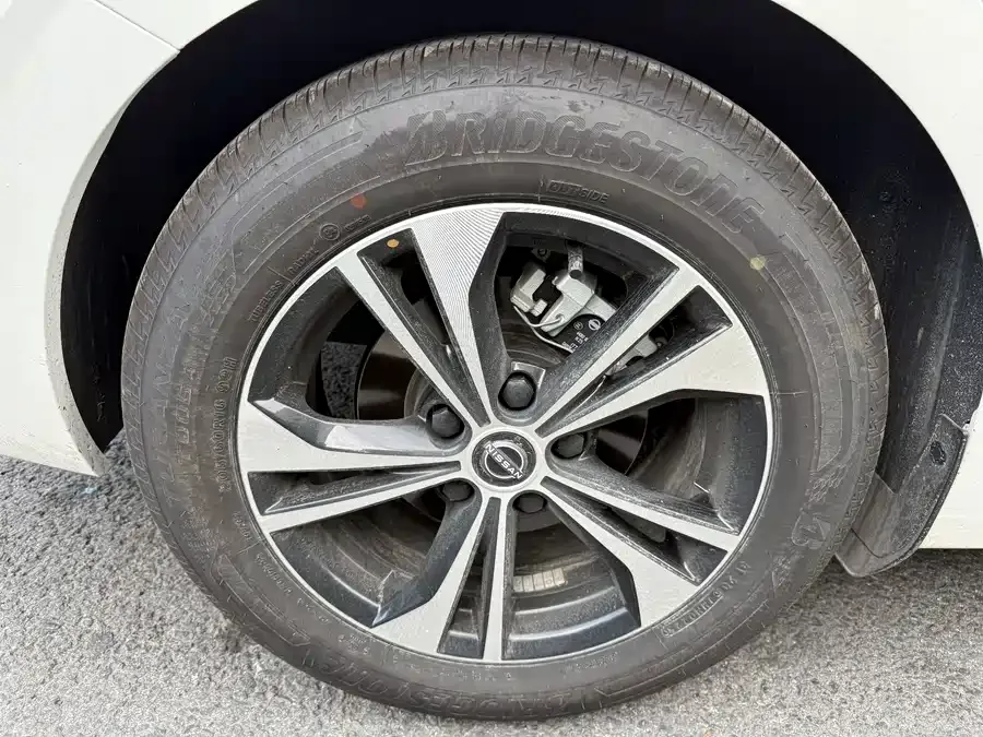Nissan Sylphy 2026 Sylphy 1.6L CVT Enjoy Edition 2025 — миниатюра 4