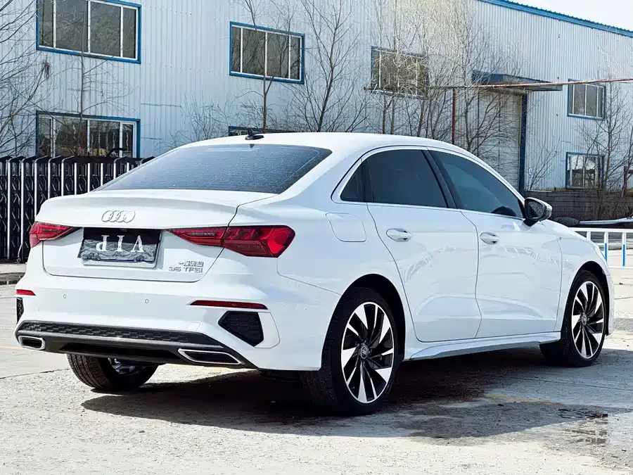 Audi A3 2023 A3L Limousine 35 TFSI Fashion Sports 2023 — миниатюра 2