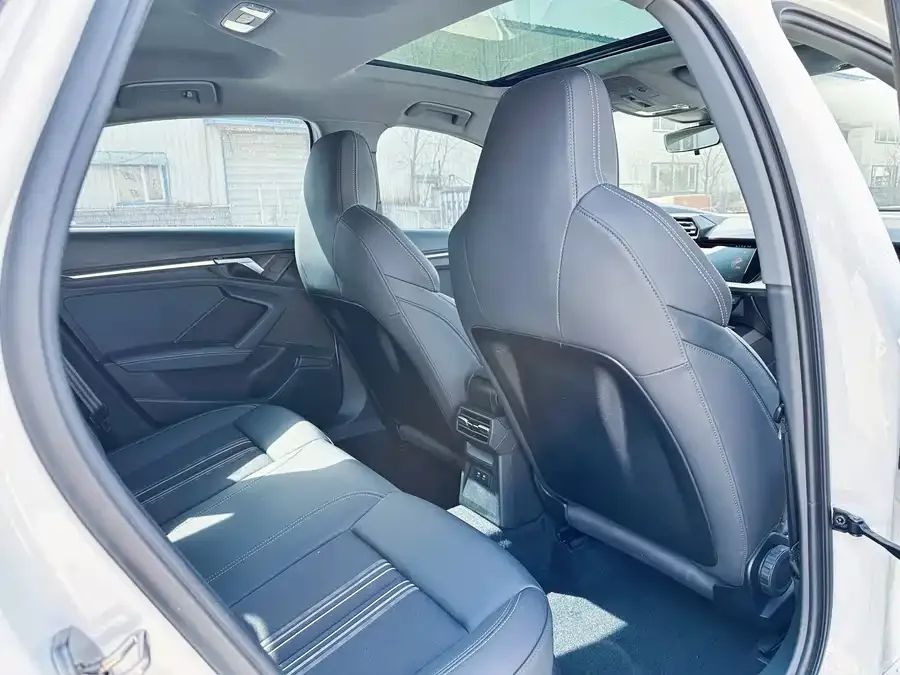 Audi A3 2023 A3L Limousine 35 TFSI Fashion Sports 2023 — миниатюра 3
