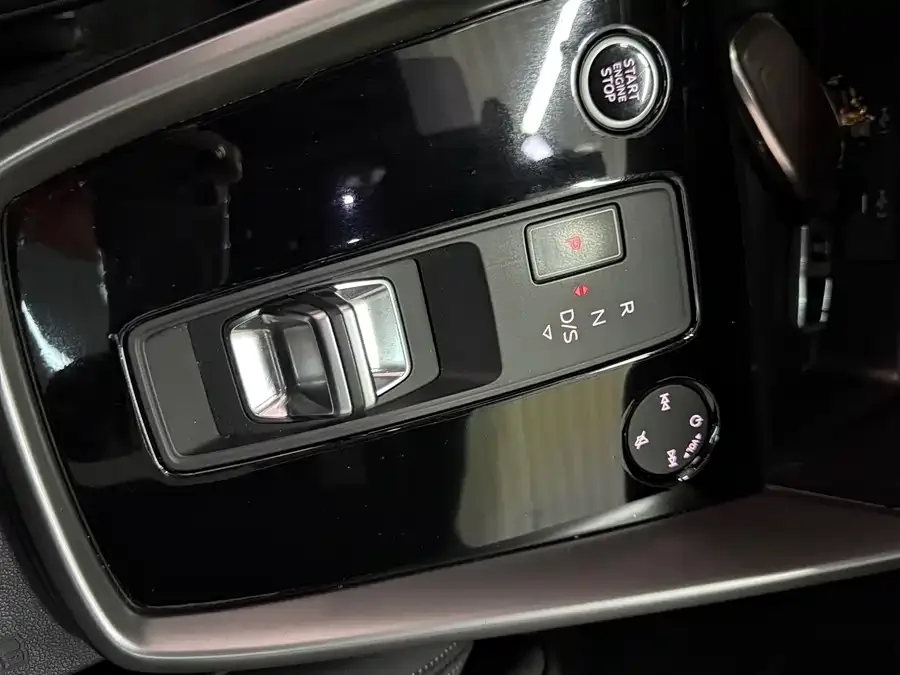 Audi A3 2022 Sportback 35 TFSI stylish and sporty 2022 — миниатюра 3