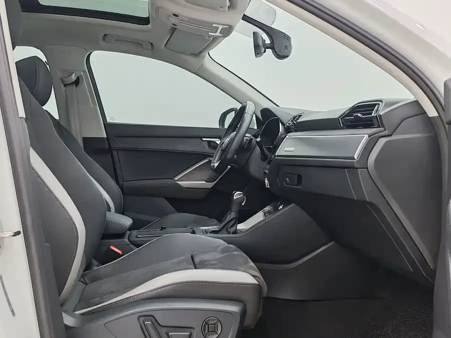Audi Q3 2022 35 TFSI Fashionable and Dynamic 2022 — миниатюра 3