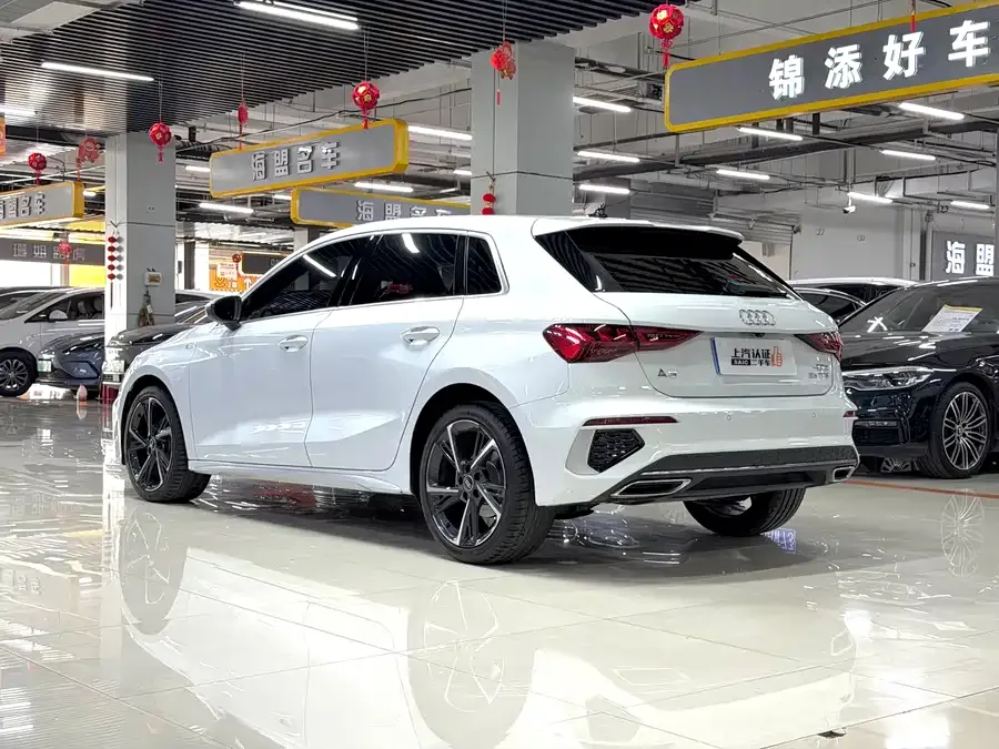 Audi A3 2023 Sportback 35 TFSI stylish and sporty 2023 — миниатюра 3
