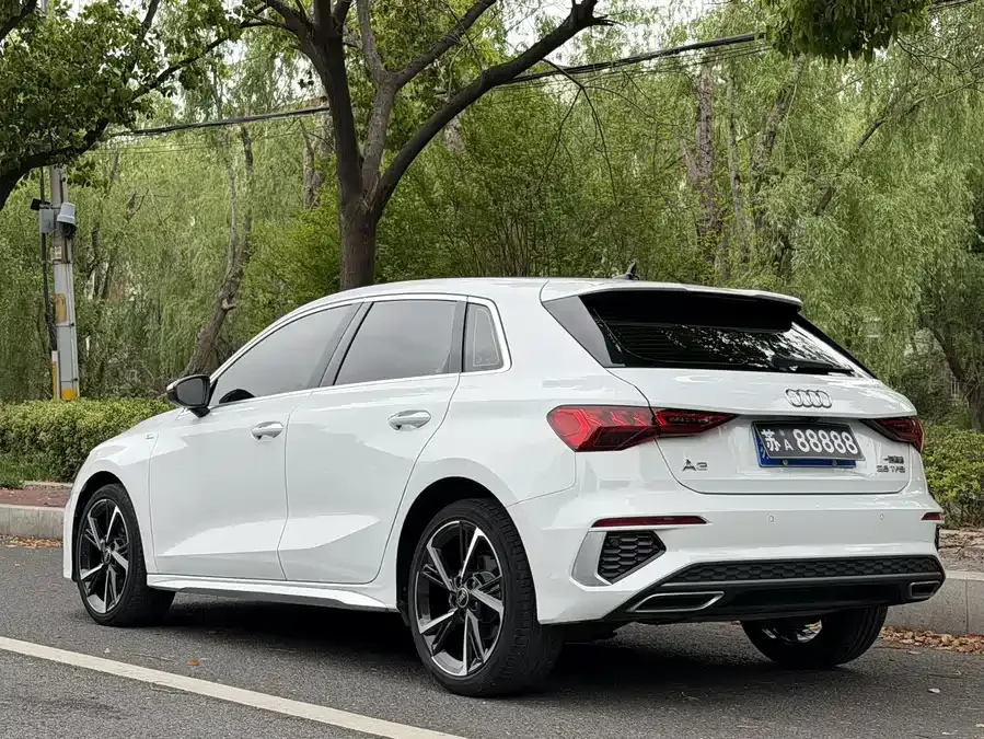 Audi A3 2023 Sportback 35 TFSI stylish and sporty 2023 — миниатюра 5
