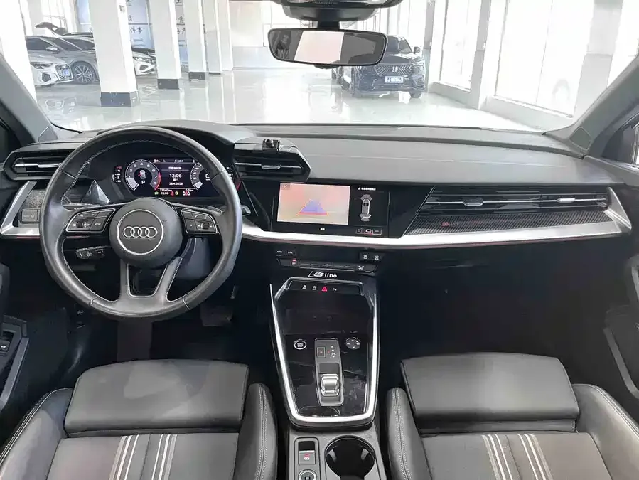 Audi A3 2023 Sportback 35 TFSI stylish and sporty 2023 — миниатюра 3