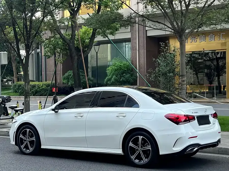 Mercedes-Benz Class A Mercedes-Benz A-Class 2022 A 200 L Sports Sedan Dynamic Edition 2022 — миниатюра 3