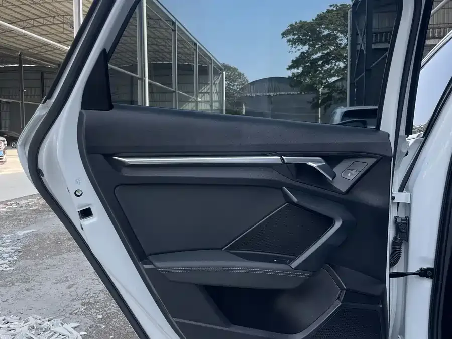 Audi A3 2023 Sportback 35 TFSI stylish and sporty 2023 — миниатюра 5