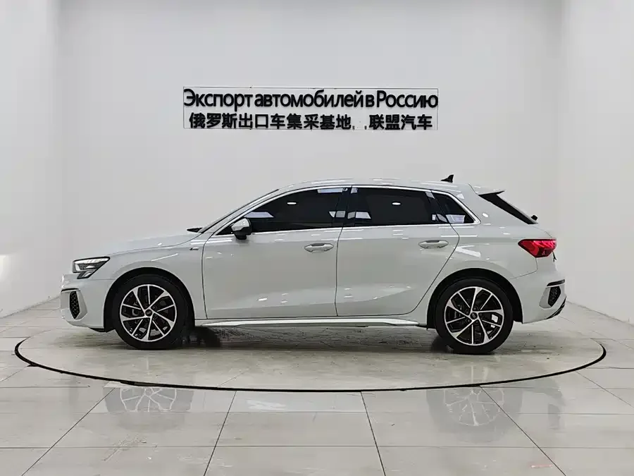 Audi A3 2021 Sportback 35 TFSI Aggressive Sports Edition 2022 — миниатюра 2