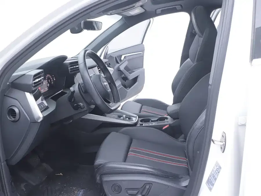 Audi A3 2023 Sportback 35 TFSI stylish and sporty 2023 — миниатюра 2