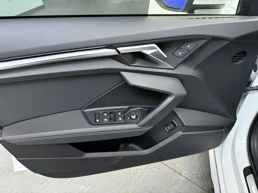 Audi A3 2023 Sportback 35 TFSI stylish and sporty 2023 — миниатюра 5