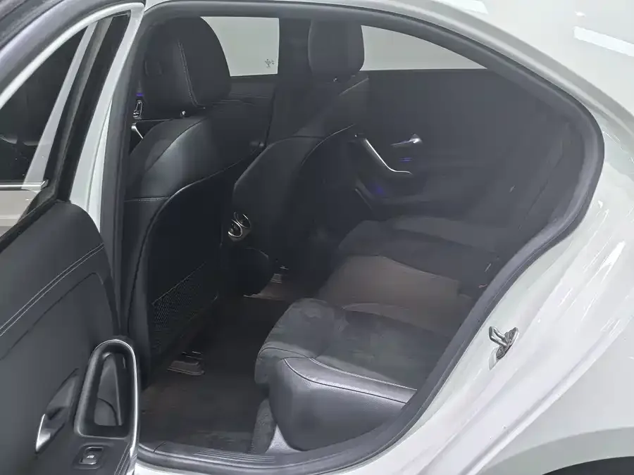 Mercedes-Benz Class A Mercedes-Benz A-Class 2022 A 200 L Sports Sedan Fashion Edition 2022 — миниатюра 4