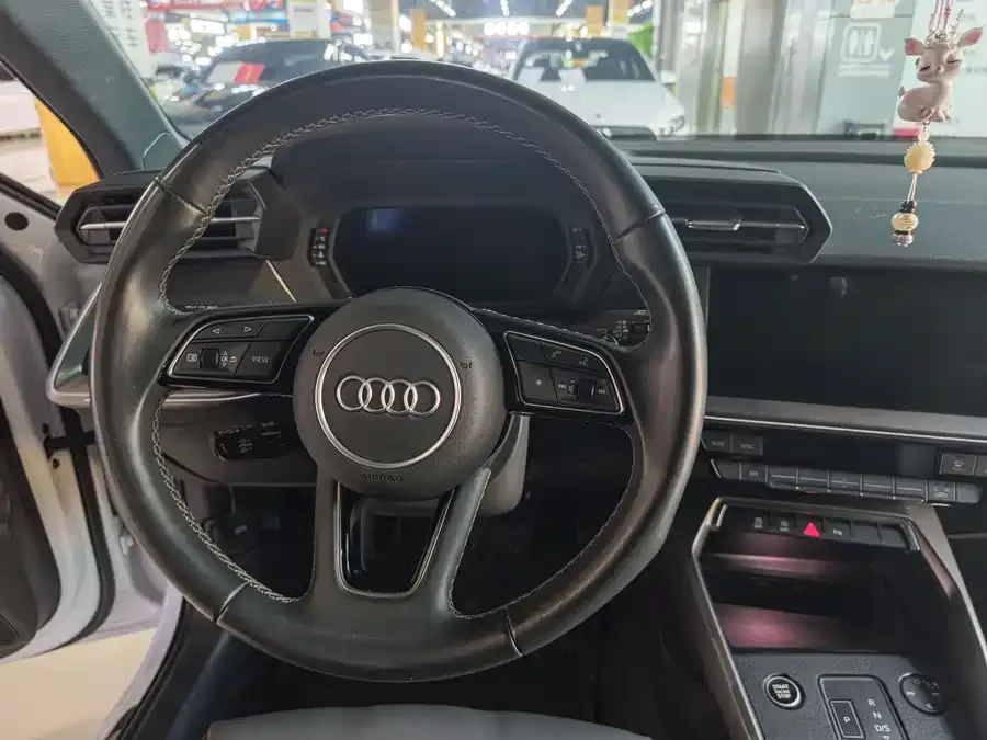 Audi A3 2024 A3L Limousine 35 TFSI Fashion Sports 2024 — миниатюра 2