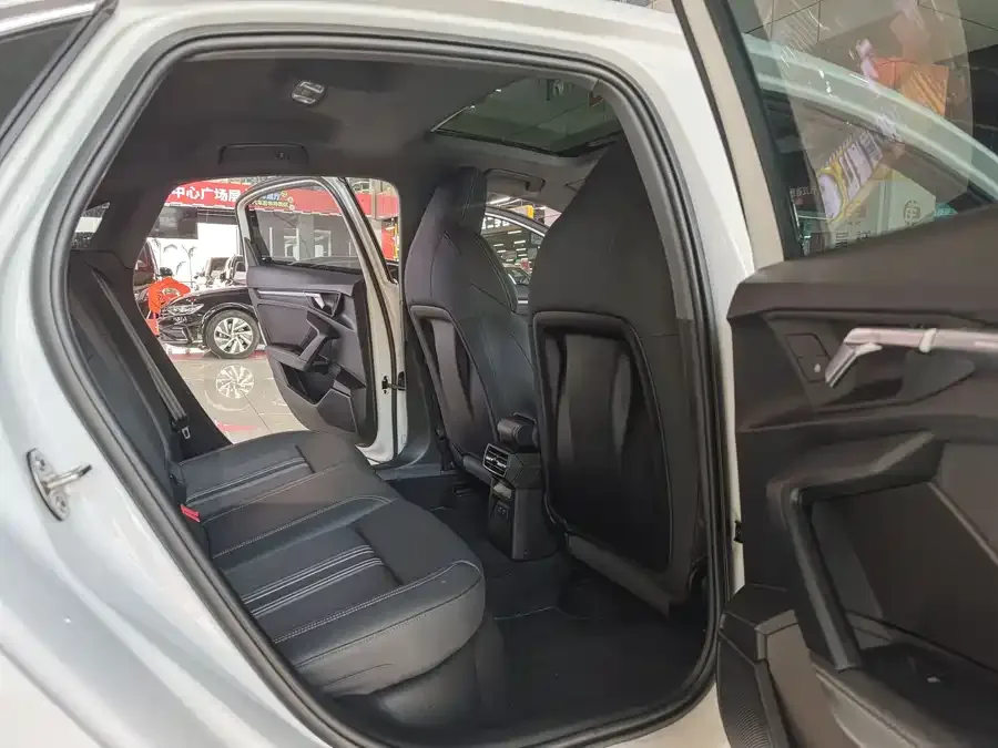 Audi A3 2024 A3L Limousine 35 TFSI Fashion Sports 2024 — миниатюра 3