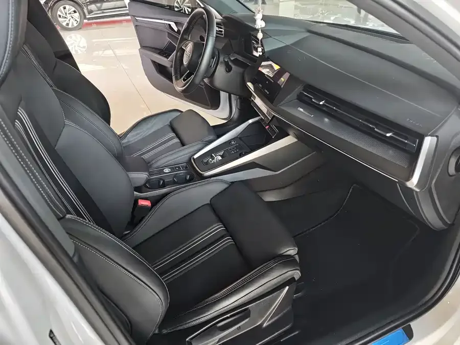 Audi A3 2024 A3L Limousine 35 TFSI Fashion Sports 2024 — миниатюра 4