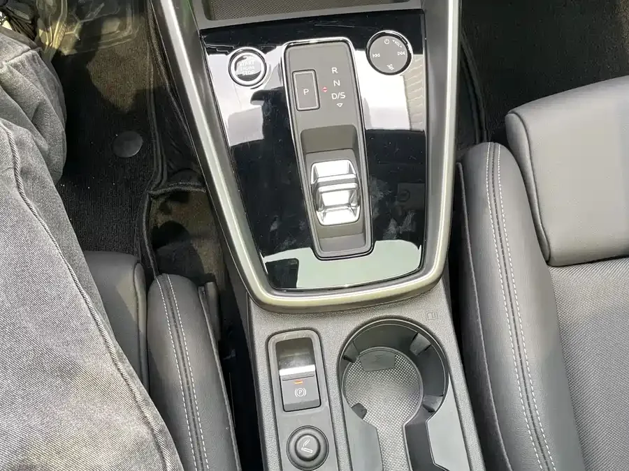 Audi A3 2023 Sportback 35 TFSI stylish and sporty 2023 — миниатюра 3