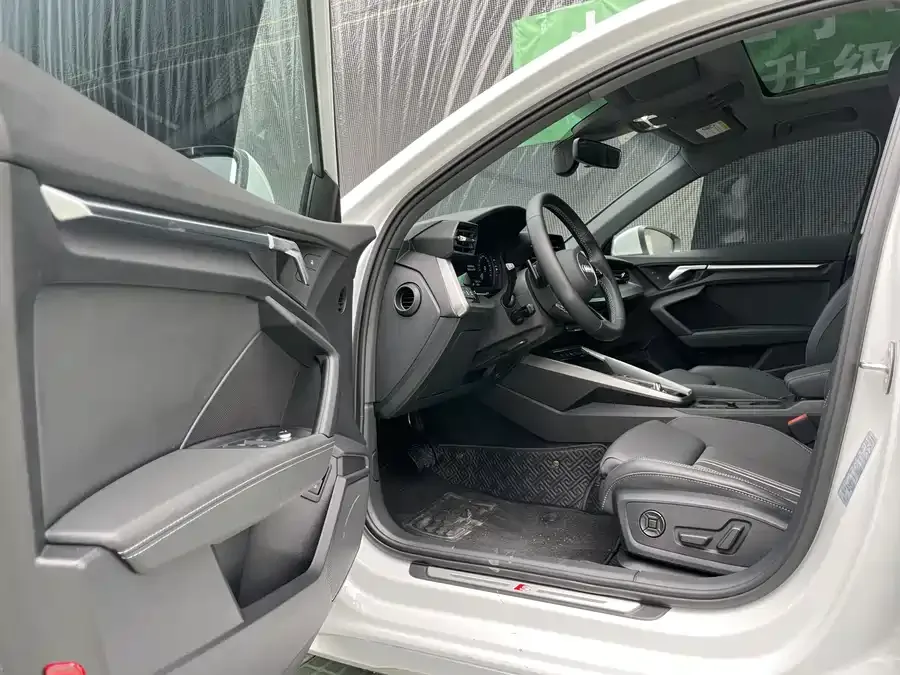 Audi A3 2023 Sportback 35 TFSI stylish and sporty 2023 — миниатюра 5