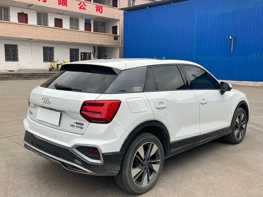 Audi Q2L 2020 35 TFSI Stylish and Elegant 2022 — миниатюра 2