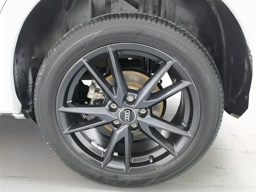 Audi Q2L 2022 35 TFSI aggressive and dynamic model 2023 — миниатюра 5