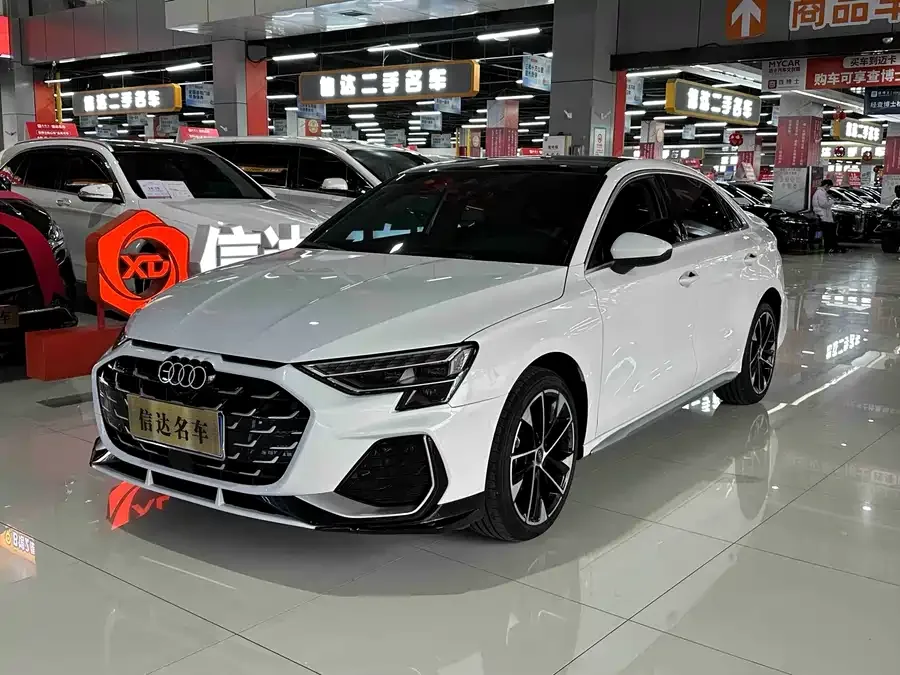 Audi A3 2025 Sportback 35TFSI Flying Spur Premium Edition 2025 — фото 1, купить с доставкой в Москву
