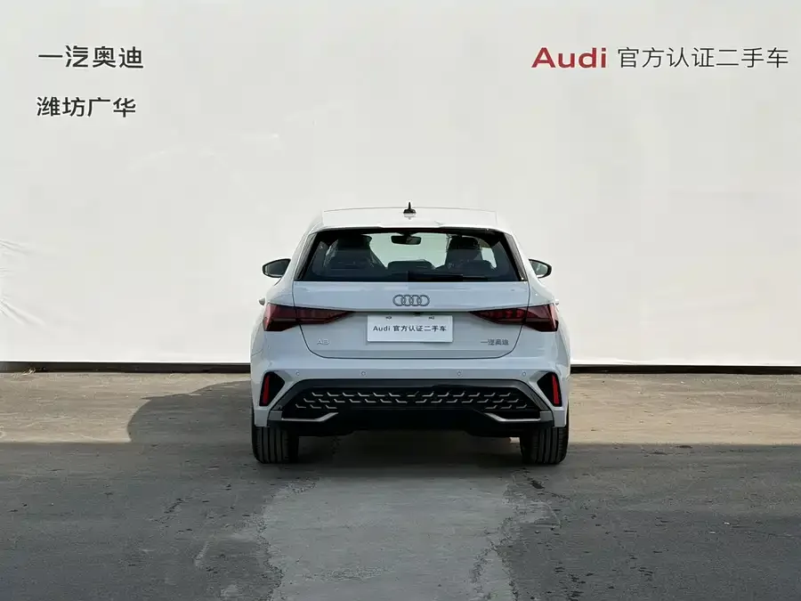 Audi A3 2026 Sportback 35TFSI Flying Spur Luxury Edition 2026 — миниатюра 2