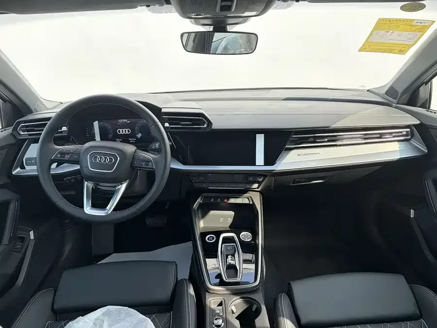 Audi A3 2026 Sportback 35TFSI Flying Spur Luxury Edition 2026 — миниатюра 3