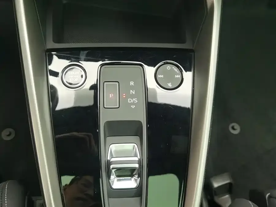 Audi A3 2023 facelift A3L Limousine 35 TFSI stylish and sporty 2023 — миниатюра 4