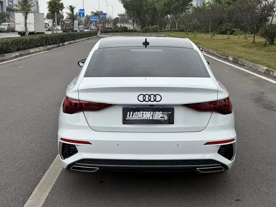 Audi A3 2023 A3L Limousine 35 TFSI Fashionable and Elegant 2024 — миниатюра 2