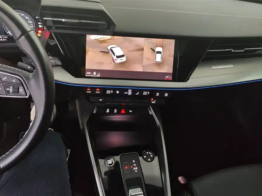 Audi A3 2023 facelift Sportback 35 TFSI stylish and sporty 2024 — миниатюра 4