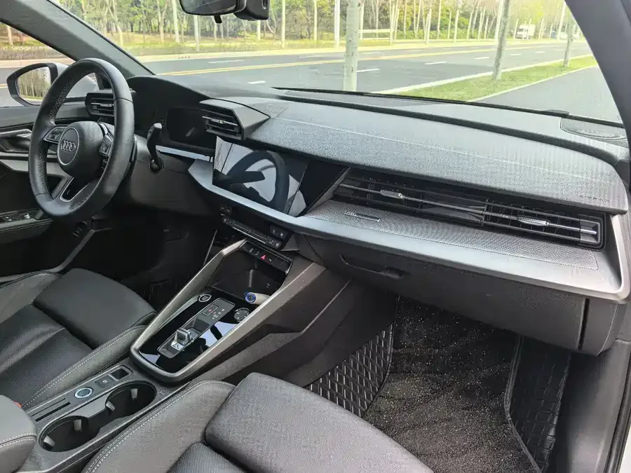 Audi A3 2023 facelift Sportback 35 TFSI stylish and sporty 2023 — миниатюра 4