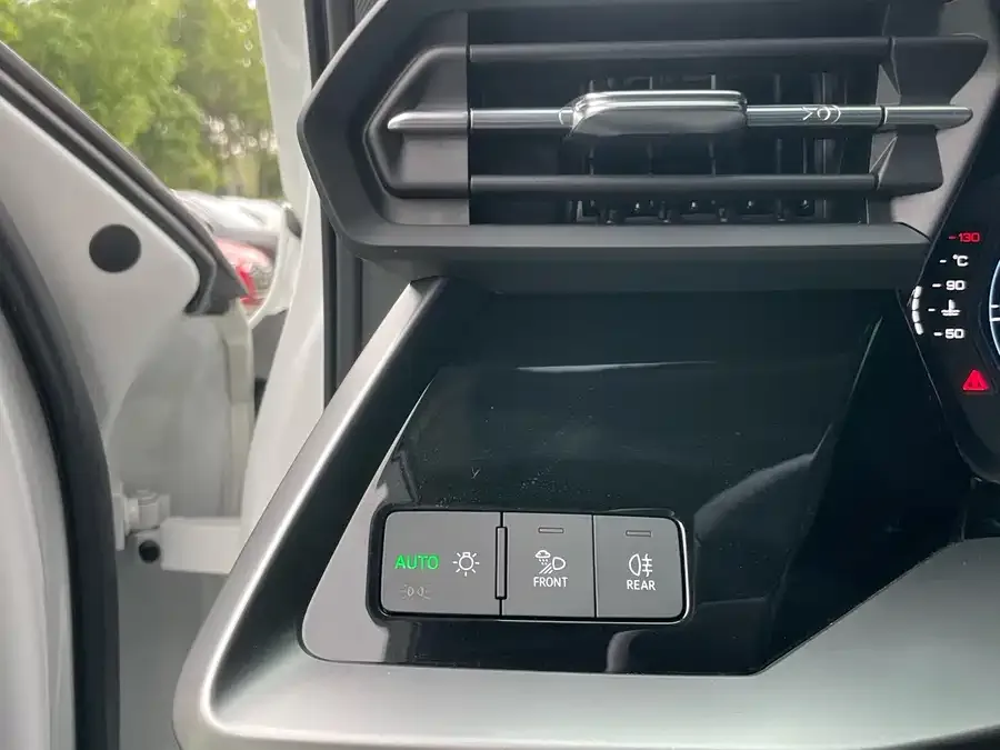 Audi A3 2023 Sportback 35 TFSI Aggressive Sports 2023 — миниатюра 4
