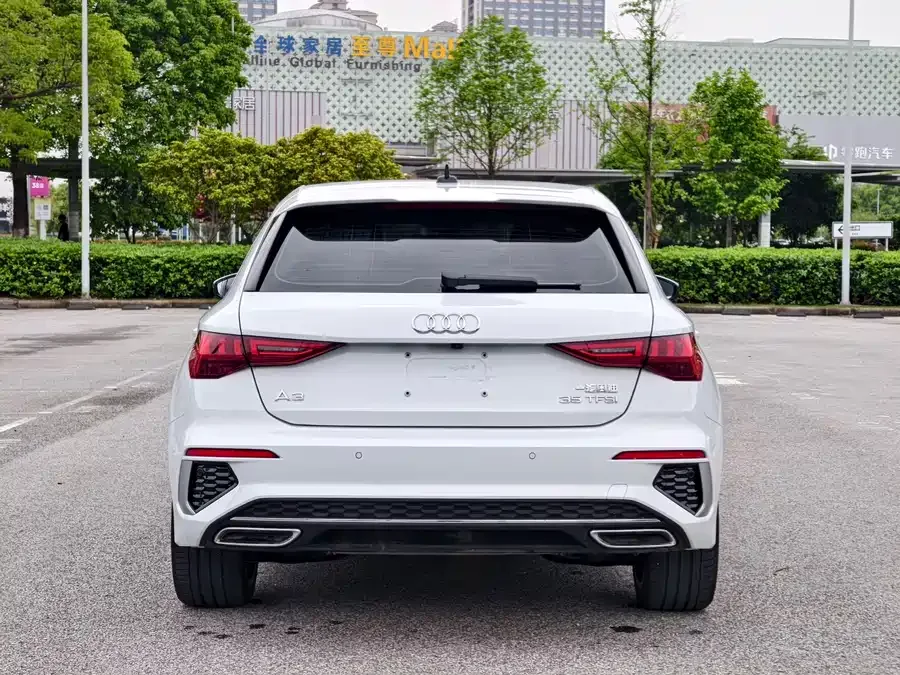 Audi A3 2023 Sportback 35 TFSI Luxury Sports Edition 2023 — миниатюра 2