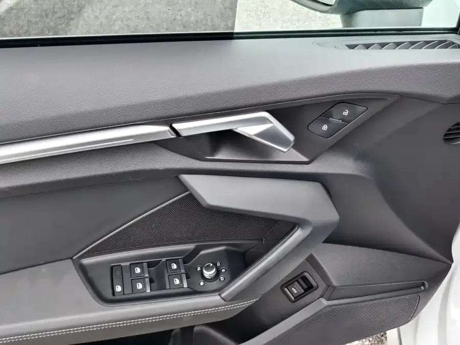 Audi A3 2023 Sportback 35 TFSI Luxury Sports Edition 2023 — миниатюра 4