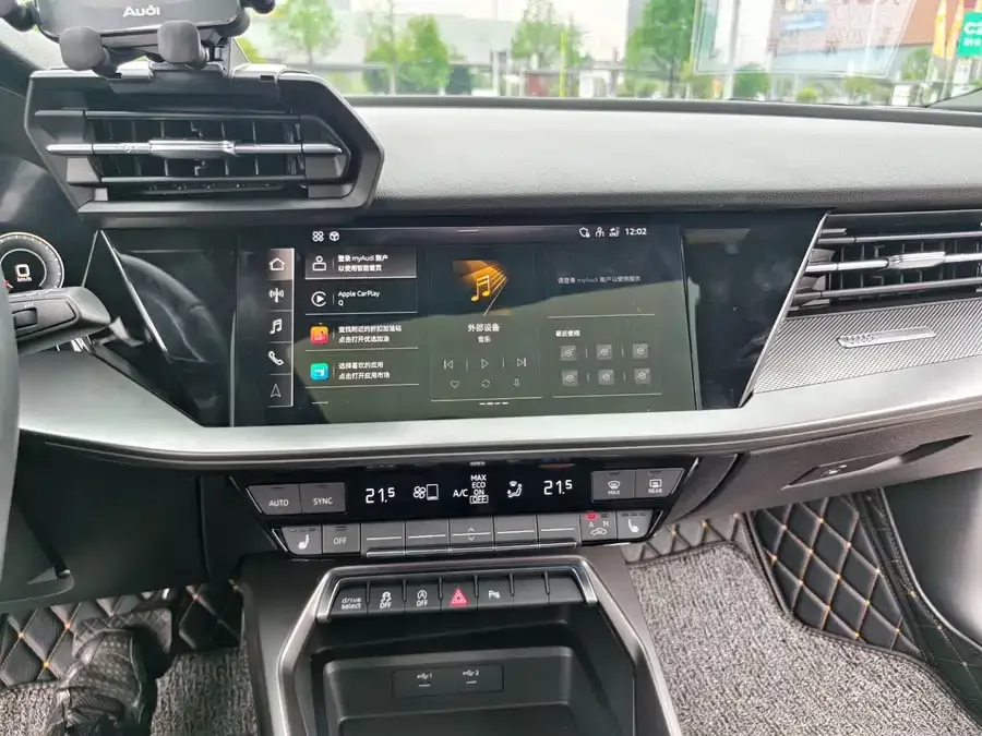 Audi A3 2023 Sportback 35 TFSI Luxury Sports Edition 2023 — миниатюра 5
