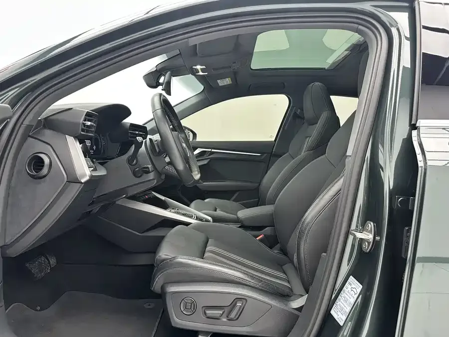 Audi A3 2023 facelift Sportback 35 TFSI stylish and sporty 2023 — миниатюра 2