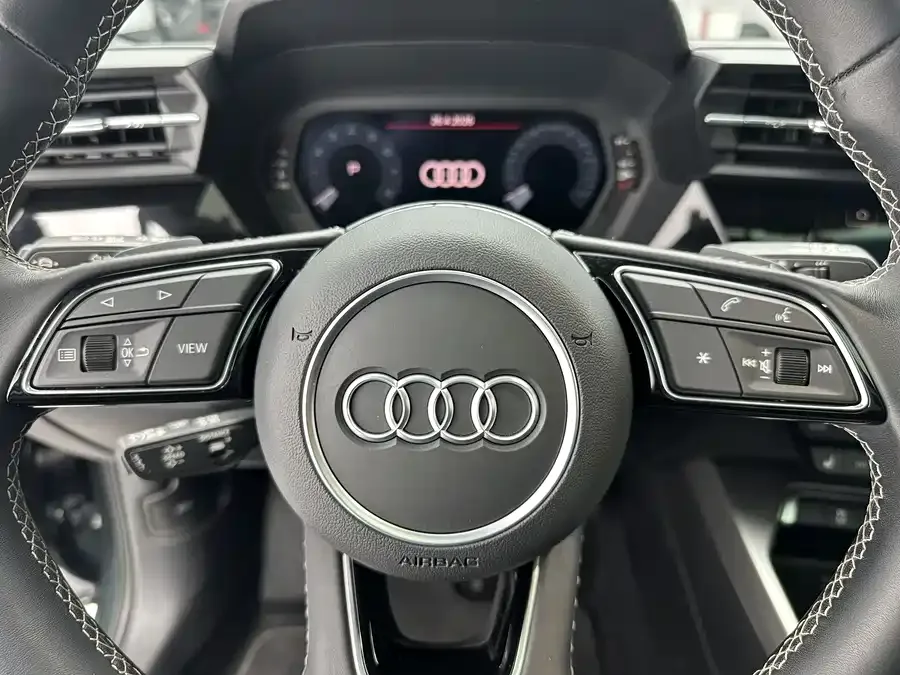 Audi A3 2023 facelift Sportback 35 TFSI stylish and sporty 2023 — миниатюра 4