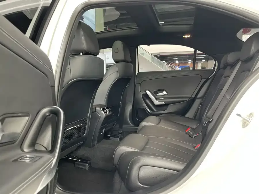 Mercedes-Benz Class A Mercedes-Benz A-Class 2023 A 200 L Dynamic Edition 2024 — миниатюра 4