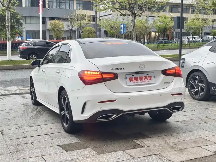 Mercedes-Benz Class A Mercedes-Benz A-Class 2023 A 200 L Fashion Edition 2024 — миниатюра 3
