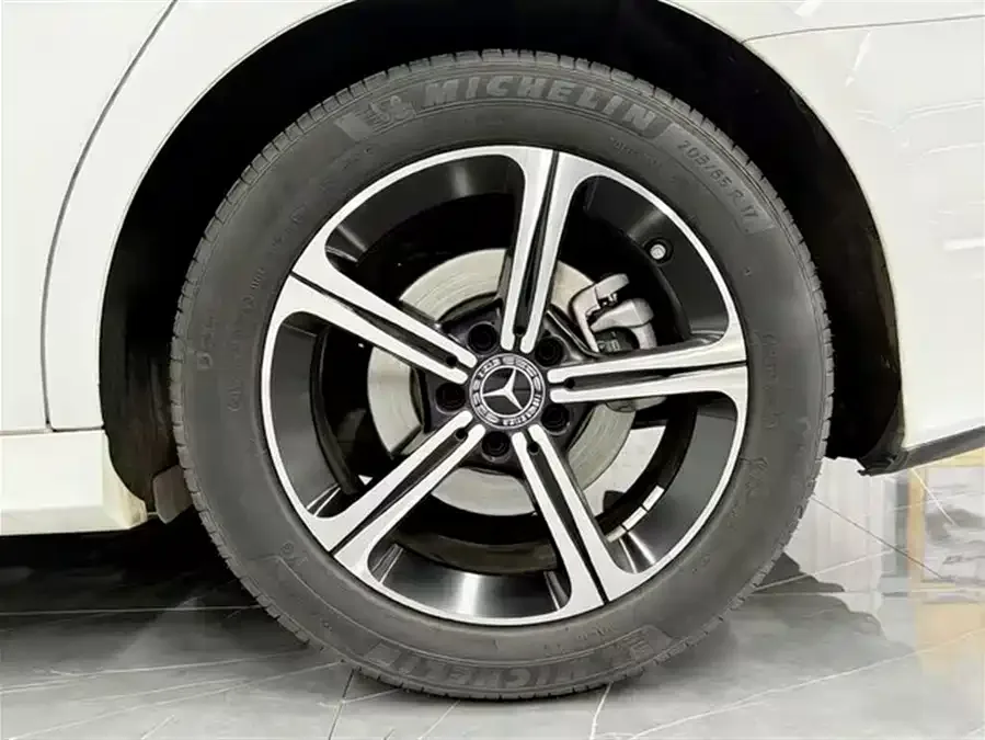 Mercedes-Benz Class A Mercedes-Benz A-Class 2024 A 200 L Fashion Edition 2024 — миниатюра 5