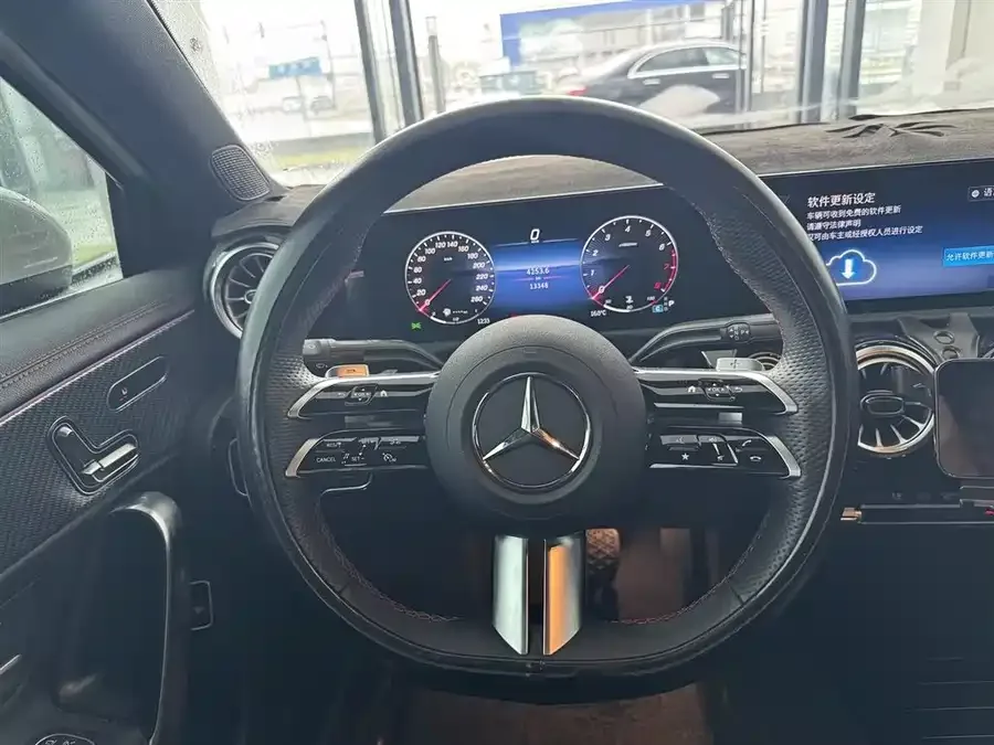 Mercedes-Benz Class A Mercedes-Benz A-Class 2025 A 200 L Fashion Edition 2025 — миниатюра 2